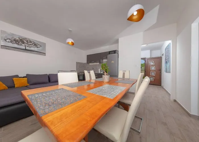 House Berto Semesterbostad Pomer