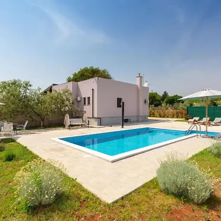 Berto - With Pool Holiday home Pomer