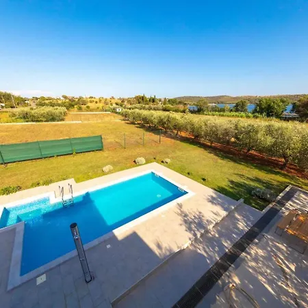 Berto - With Pool Holiday home Pomer